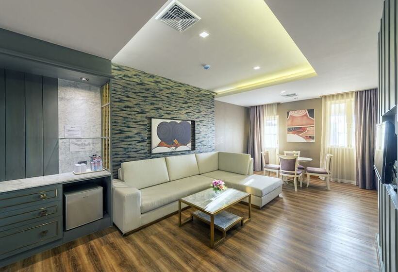 سوئیت 2 خوابه, Royal Rattanakosin Hotel Sha Plus