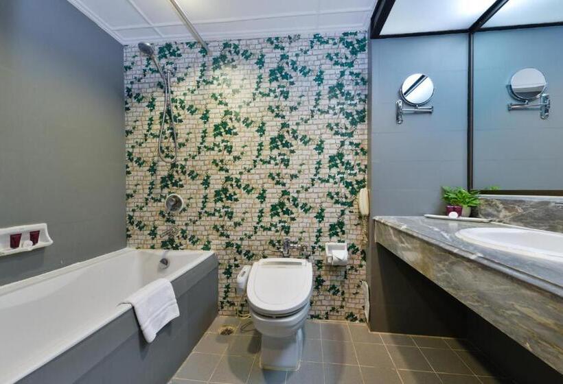 اتاق لوکس با تخت بزرگ, Arawana Regency Park Sukhumvit