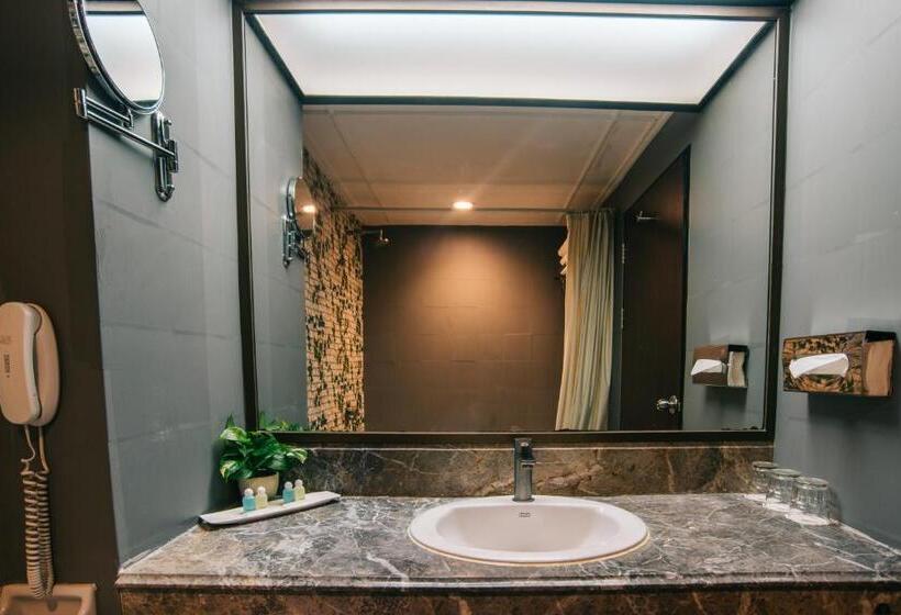 اتاق استاندارد سه نفره, Arawana Regency Park Sukhumvit