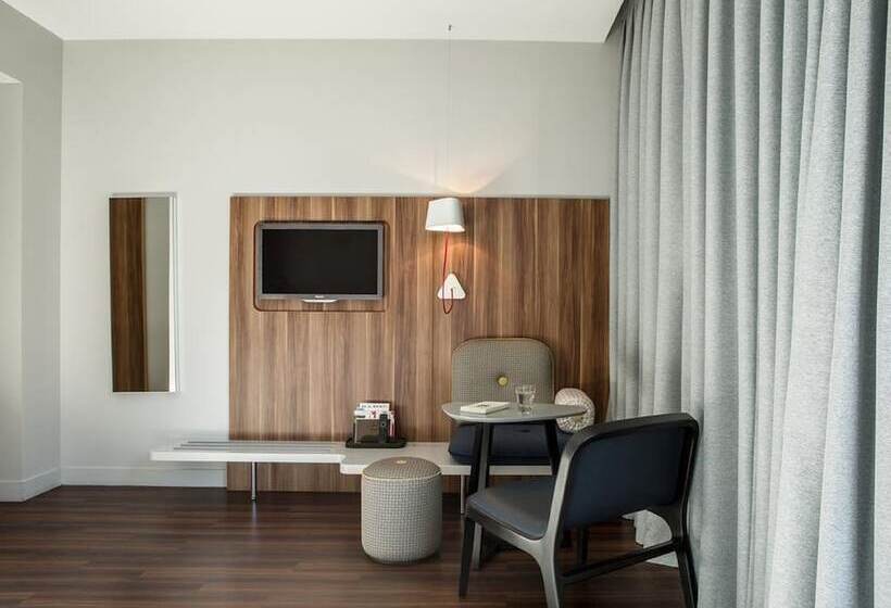 プレステージルーム, Atrium By Happyculture