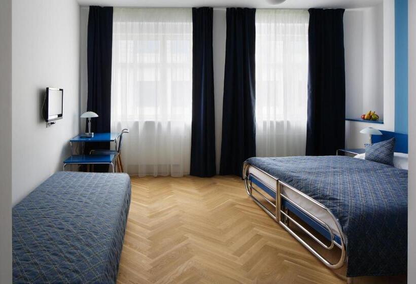 اتاق استاندارد سه نفره, Axa