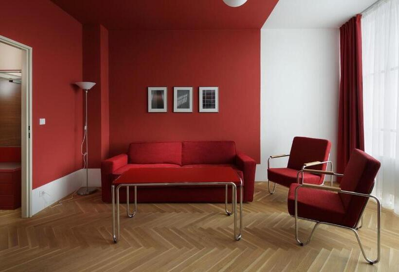 سوییت خانوادگی, Axa