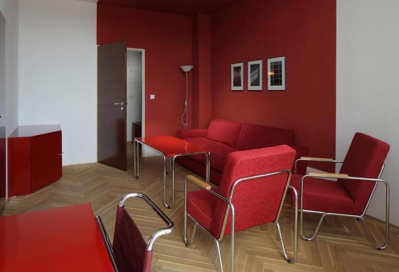 سوییت خانوادگی, Axa