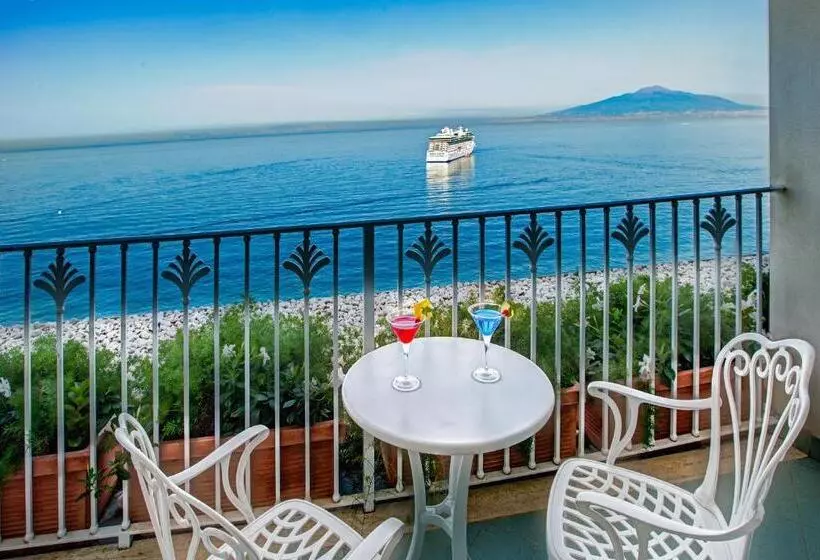 Deluxe-huone Merinäkymä, Grand Hotel Riviera