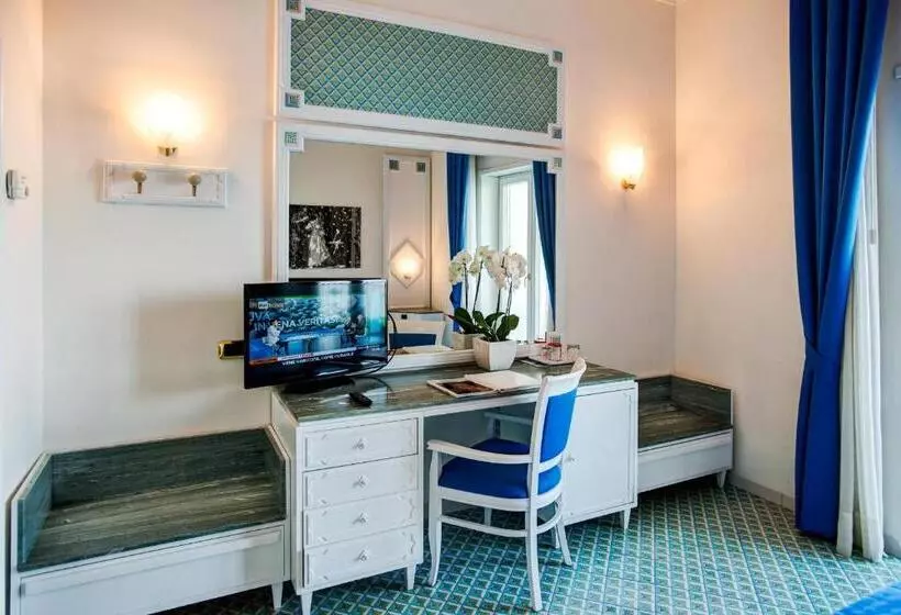 Deluxe-huone Merinäkymä, Grand Hotel Riviera