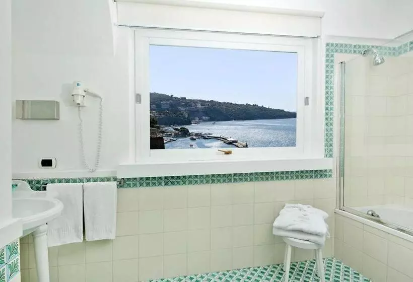 Deluxe-huone Merinäkymä, Grand Hotel Riviera