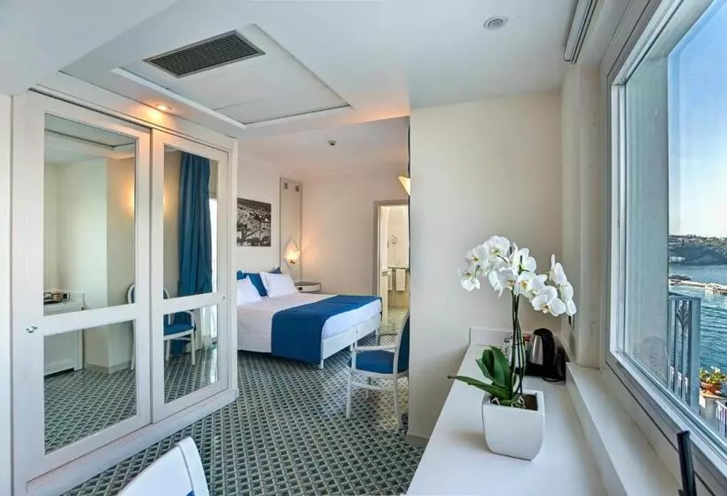 Deluxe-huone Merinäkymä, Grand Hotel Riviera