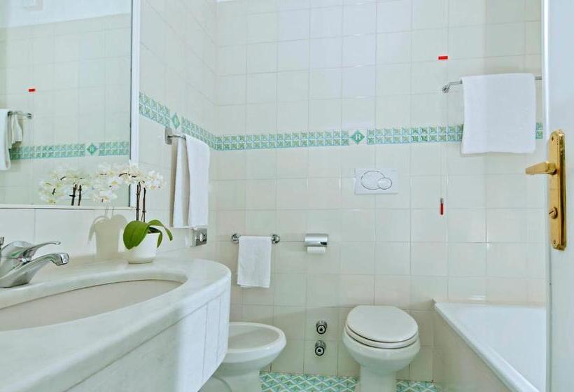 1階のスタンダードルーム, Grand Hotel Riviera