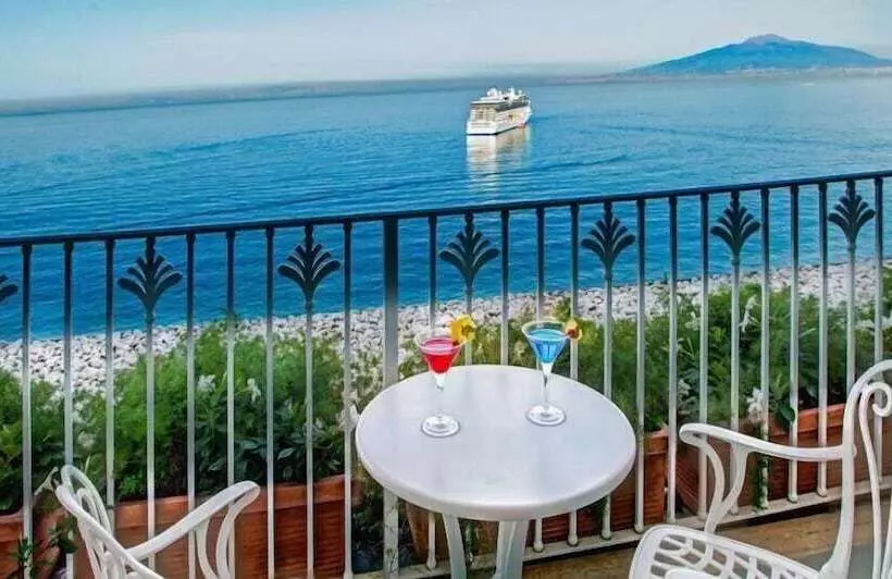 Deluxe-huone Merinäkymä, Grand Hotel Riviera
