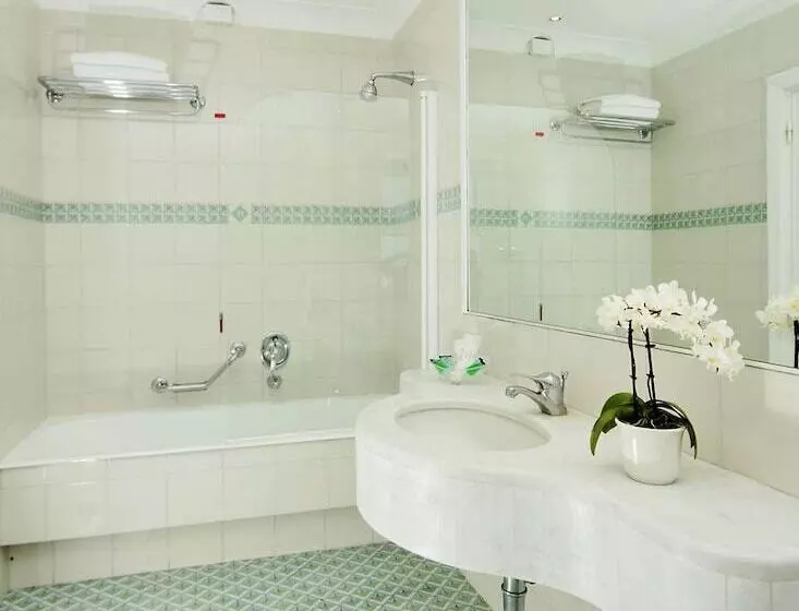 Deluxe-huone Merinäkymä, Grand Hotel Riviera