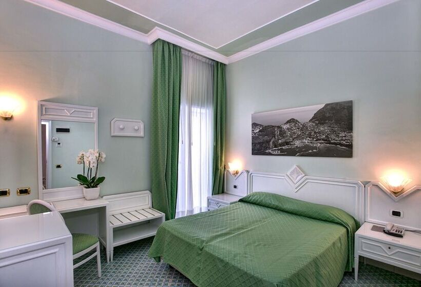 1階のスタンダードルーム, Grand Hotel Riviera