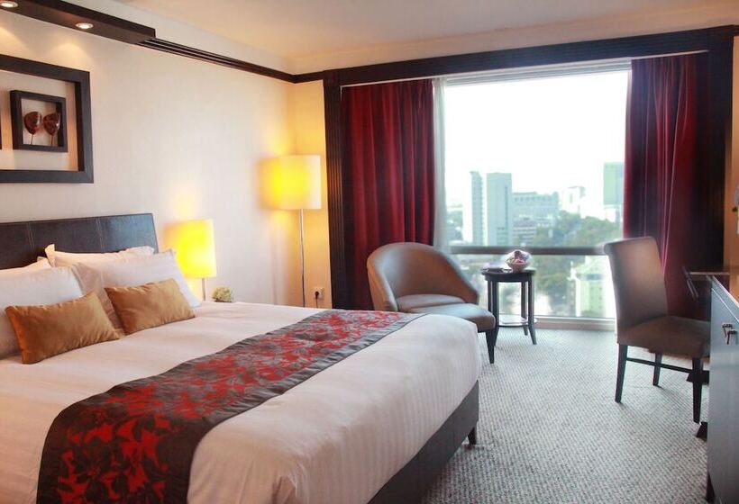 Номер Deluxe, Millennium Hotel Sirih Jakarta