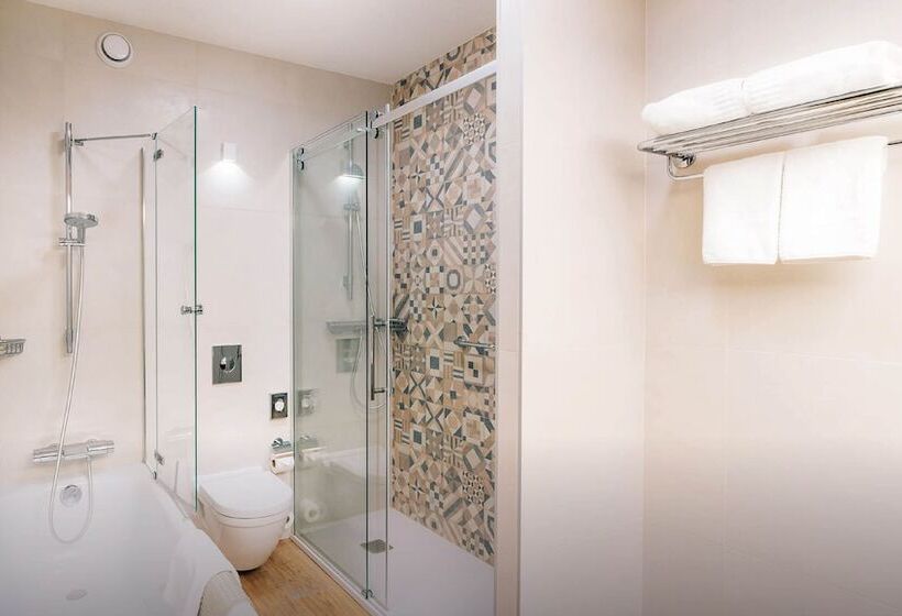 جناح جونيور, Radisson Blu , Szczecin