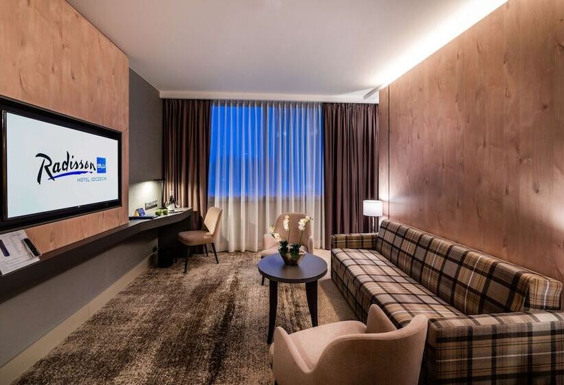 جناح جونيور, Radisson Blu , Szczecin