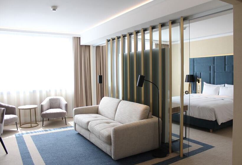 جناح جونيور, Radisson Blu , Szczecin