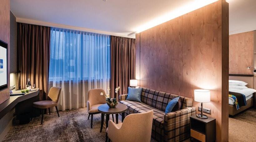 جناح جونيور, Radisson Blu , Szczecin