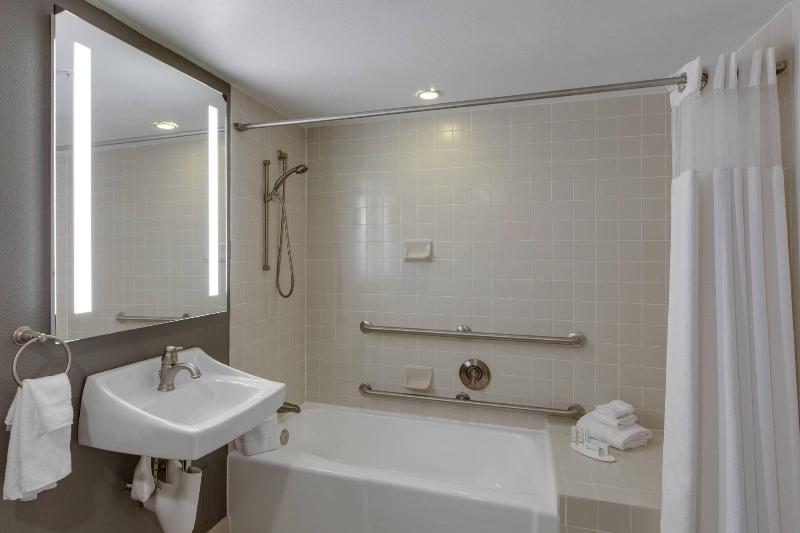 جناح جونيور, Radisson Blu , Szczecin