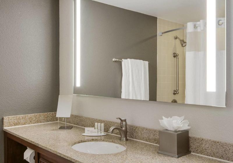 جناح جونيور, Radisson Blu , Szczecin