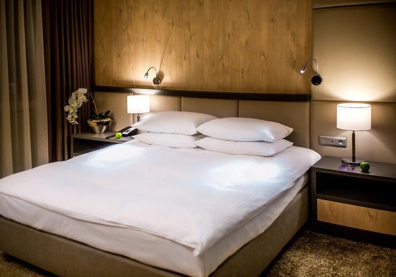 جناح جونيور, Radisson Blu , Szczecin