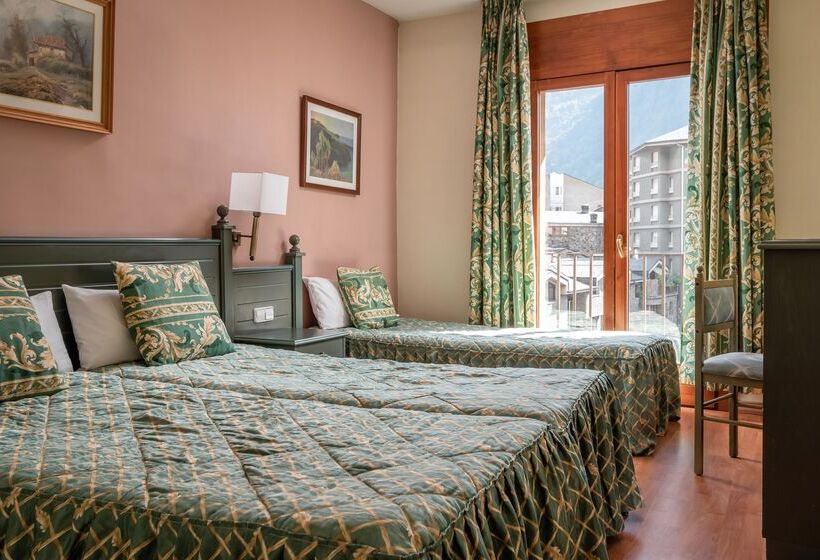 Camera Tripla Standard, Sant Jordi by Alegria