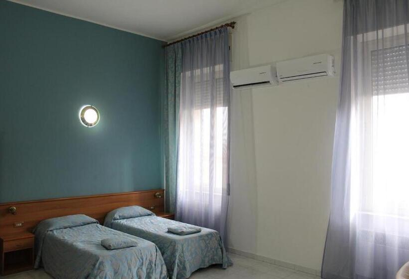 חדר סטנדרט לשלושה, Santa Marta