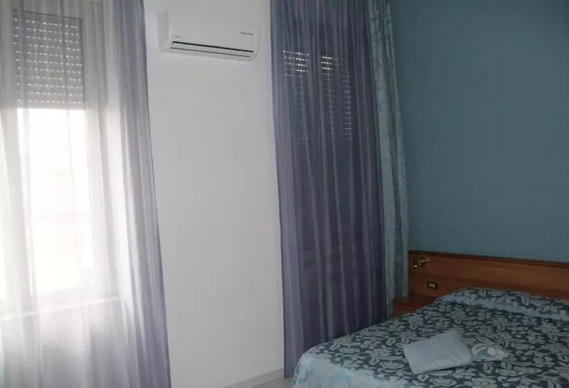 اتاق استاندارد سه نفره, Santa Marta
