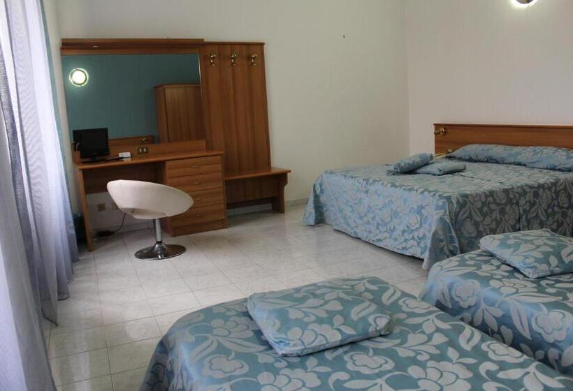 חדר סטנדרט לשלושה, Santa Marta