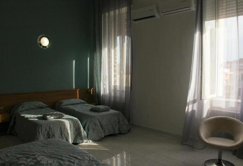 חדר סטנדרט לשלושה, Santa Marta