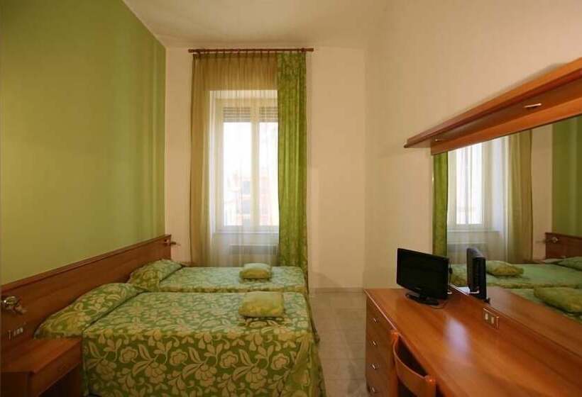 חדר סטנדרט לשלושה, Santa Marta