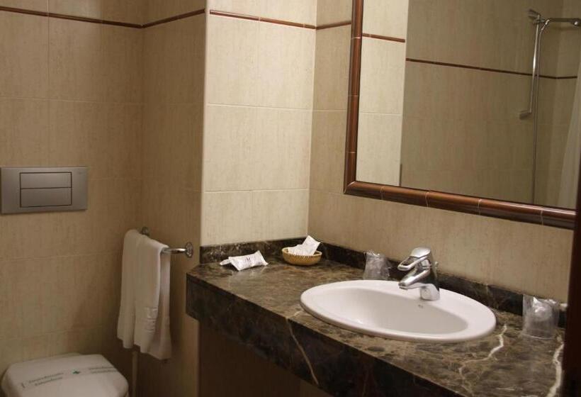 اتاق استاندارد سه نفره, Soldeu Maistre