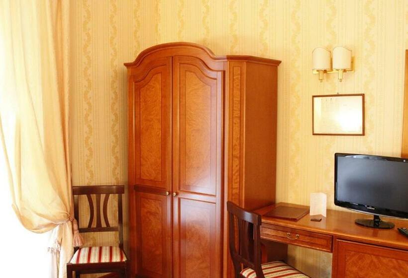 غرفة قياسية ثلاثية, Torino