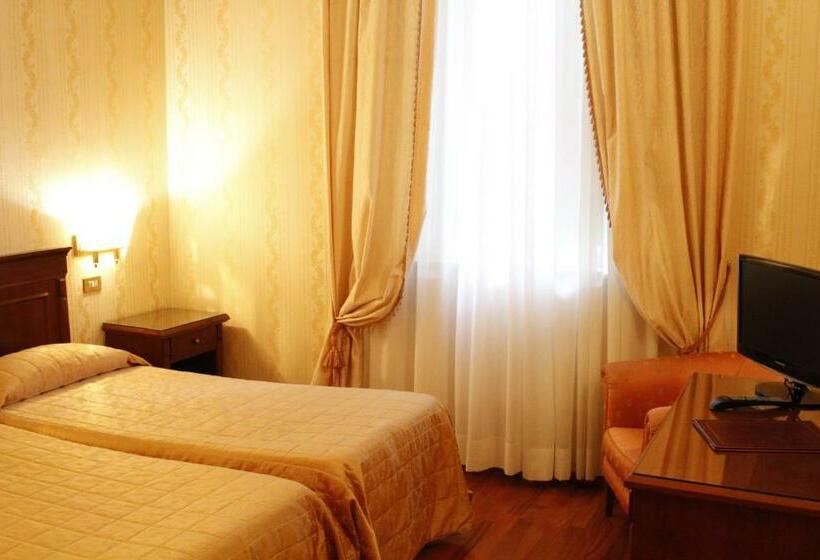 غرفة قياسية ثلاثية, Torino