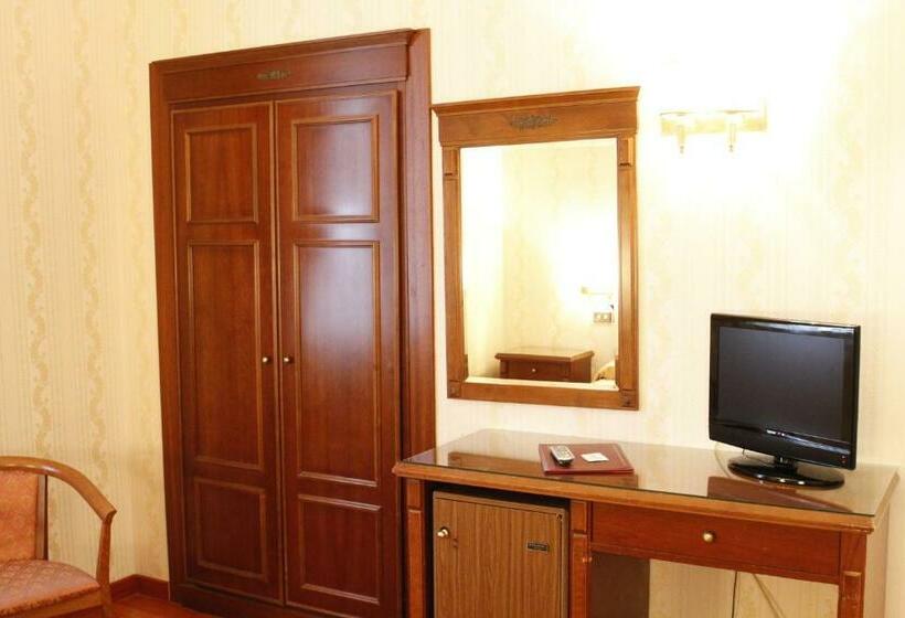 اتاق استاندارد سه نفره, Torino