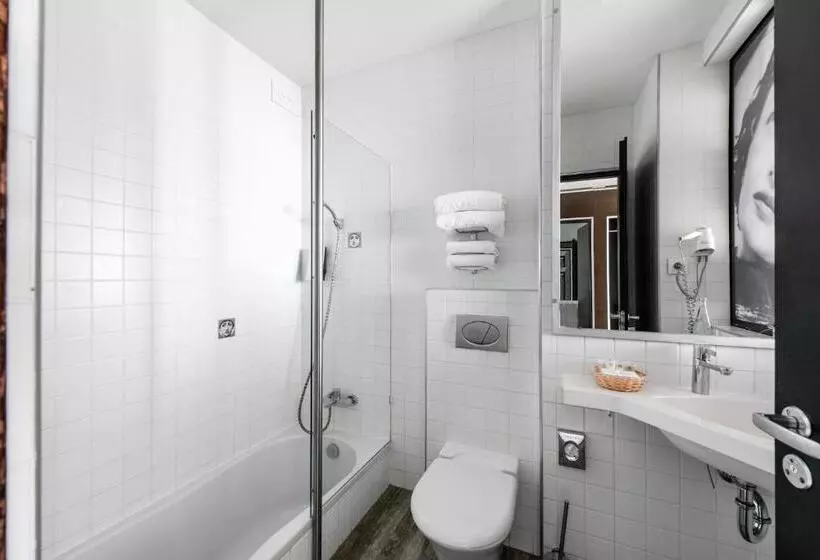 اتاق استاندارد با چشم‌انداز دریاچه, Amberton Hotel Klaipeda