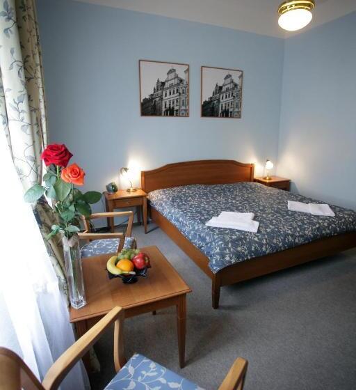 Quarto Estandar Individual, Anna