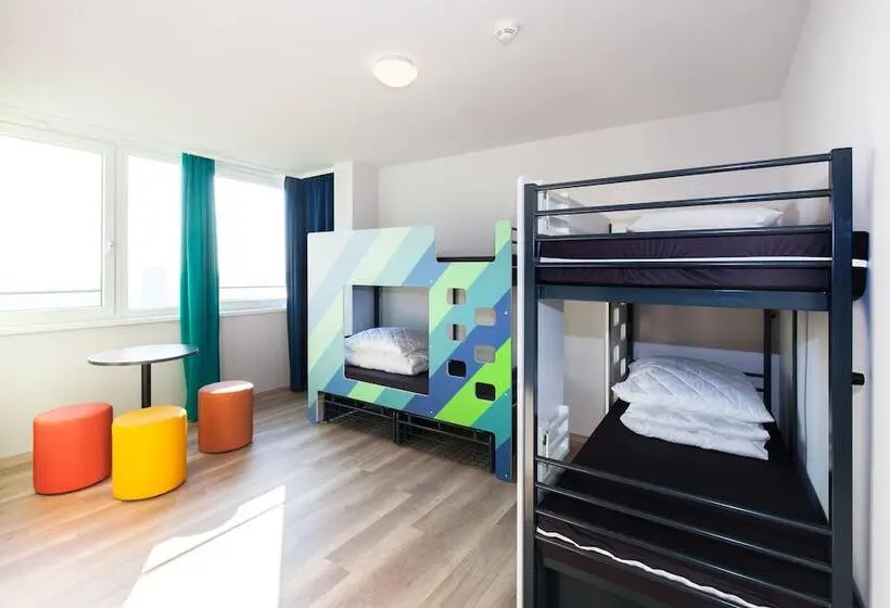 اتاق خانوادگی, a&o Prague Rhea