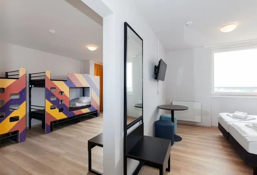 اتاق استاندارد چهار تخته, a&o Prague Rhea