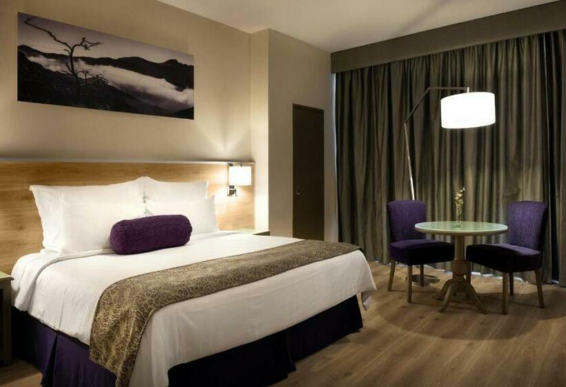 סוויטת ג'וניור, Krystal Monterrey