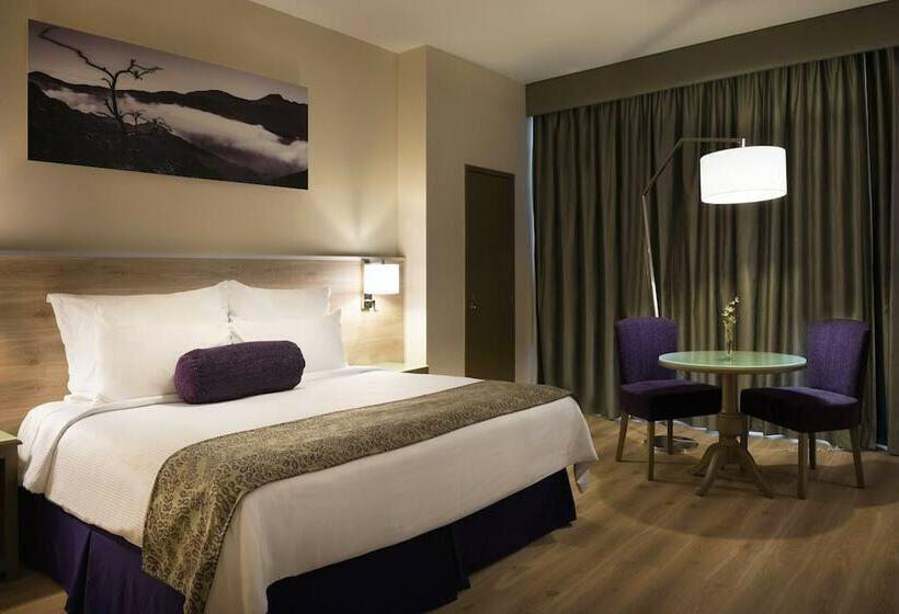 סוויטת ג'וניור, Krystal Monterrey