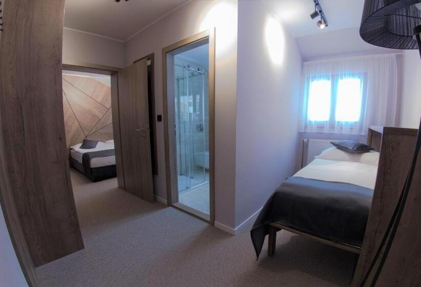 标准三人间, Praha