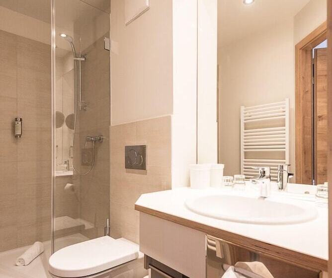 اتاق عادی, Junior By Max 70