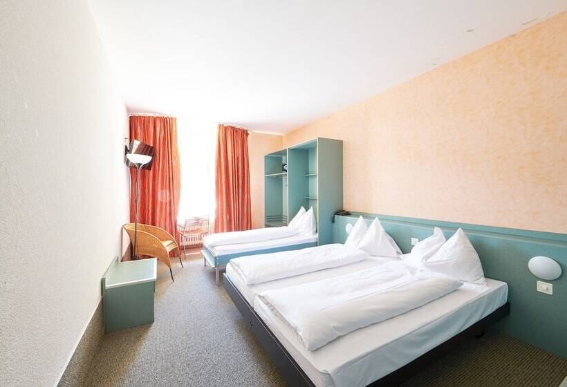 חדר קומפורט לשלושה, City Am Bahnhof