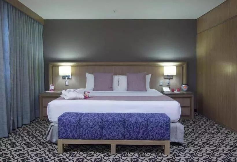 キングサイズベッドのジュニアスイート, Crowne Plaza Hotel Mexico City North Tlalnepantla, An Ihg