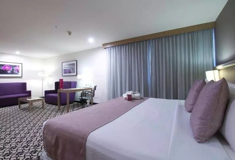 キングサイズベッドのジュニアスイート, Crowne Plaza Hotel Mexico City North Tlalnepantla, An Ihg