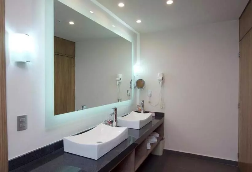 キングサイズベッドのジュニアスイート, Crowne Plaza Hotel Mexico City North Tlalnepantla, An Ihg