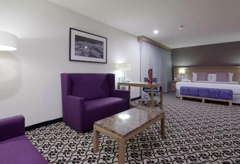 キングサイズベッドのジュニアスイート, Crowne Plaza Hotel Mexico City North Tlalnepantla, An Ihg