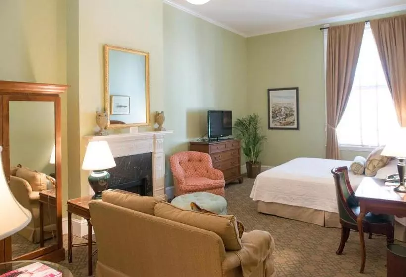 سوییت لوکس, Fulton Lane Inn