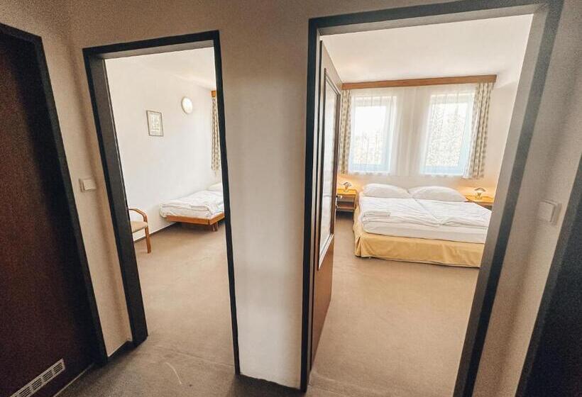 Quarto Quádruplo Estandar, Medlov
