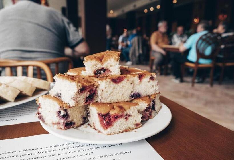 Четырехместный Номер Стандарт, Medlov