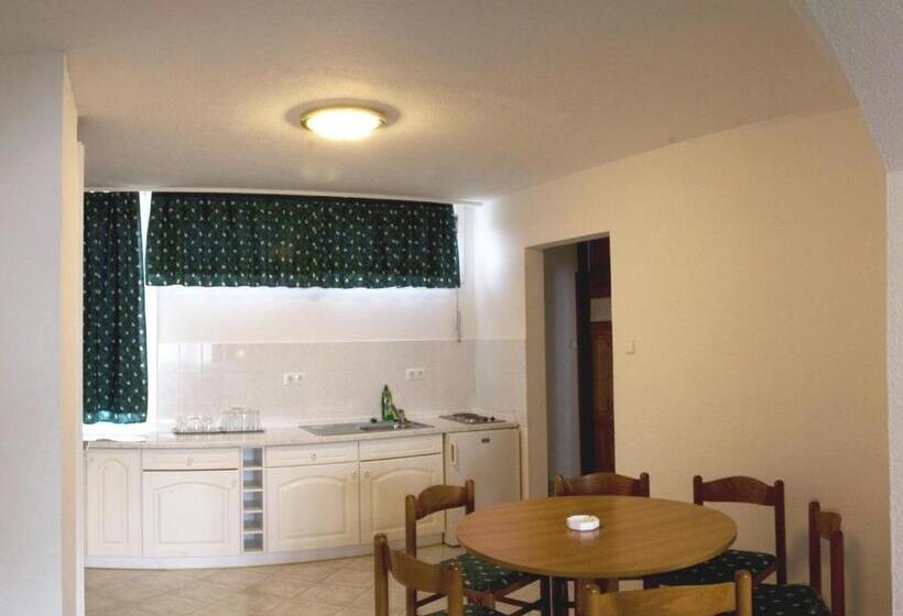 Апартаменты Deluxe 2 Спальни, Riviera Park